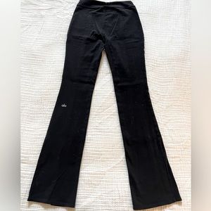 Alo slit front flare leggings. Black. Size medium.